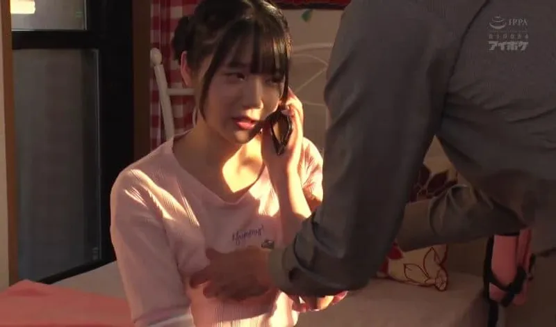 Bố dượng phát hiện cô con gái riêng của người vợ là diễn viên jav