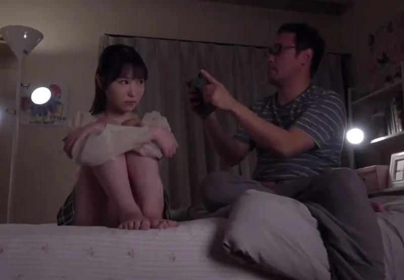 Mẹ tái hôn, công chúa đáng buồn bị bố dượng đâm cả lỗ trên lẫn lỗ dưới