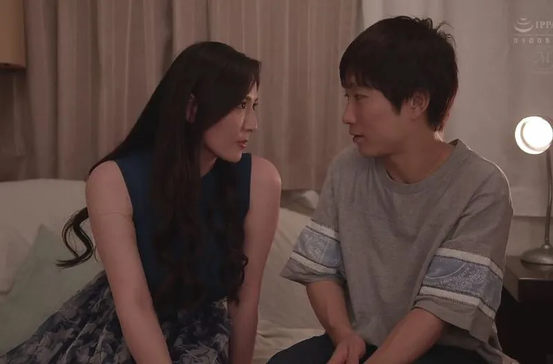 Gã chồng lạnh nhạt, vợ uống rượu rồi lén lút với cậu sinh viên trẻ